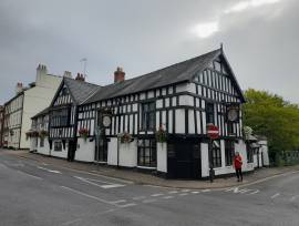 MONMOUTH TOWN CENTRE - HISTORIC PUBLIC HOUSE WITH SIX LETTING ROOMS