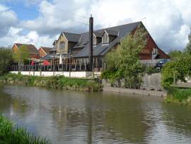 WILTSHIRE- CANAL & MARINA SIDE PUBLIC HOUSE