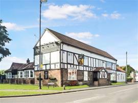 Under Offer: EXTENSIVE VILLAGE PUB RESTAURANT IN EXCELLENT ORDER FOLLOWING REFURBISHMENT, LOUNGE BAR