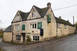 GLOUCESTERSHIRE - 17TH CENTURY COTSWOLD MELLOW STONE INN. REFURBISHED TO A HIGH STANDARD WITH THREE 