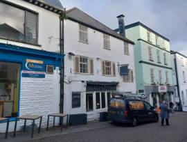 CHEPSTOW - PROMINENT TOWN CENTRE CAFE BAR