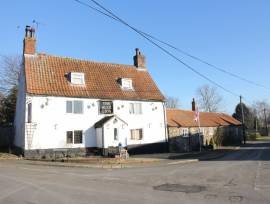NORFOLK - FOUR BEDROOM TRADITIONAL COUNTRY PUB WITH SIZEABLE PLOT