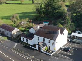 CARMARTHENSHIRE - CHARACTER COUNTRY PUB & RESTAURANT WITH 4 BEDROOM OWNERS ACCOMMODATION