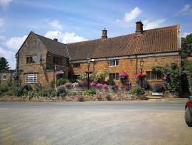 WARWICKSHIRE - HONEY HUED VILLAGE CENTRE PUBLIC HOUSE AND RESTAURANT WITH HUGE SCOPE FOR DEVELOPMENT