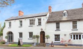 OXFORDSHIRE/GLOUCESTERSHIRE – HIGH TRADING COTSWOLDS INN