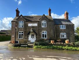 SOMERSET – CHARACTER VILLAGE FREEHOUSE WITH FUNCTION ROOM, OFF MAJOR TRUNK ROAD