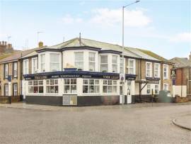 A BUSY COMMUNITY FREEHOUSE KEENLY SUPPORTED THROUGHOUT THE YEAR, SUBSTANTIAL PROPERTY, SOUND HIGHLY PROFITABLE BUSINESS 90% WET TRADE, EASY POTENTIAL 5 LETTING BEDROOMS
