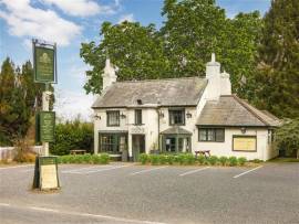 COUNTRY PUB IN THE HEART OF THE NEW FOREST, RUSTIC CHARM LOUNGE BAR & DINING, 60 COVERS, FANTASTIC GARDENS BACKING ONTO WOODLAND, FREE OF TIE LEASE