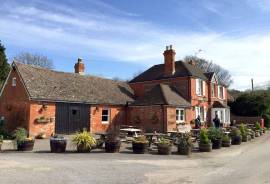HAMPSHIRE - ESTABLISHED SOUTH DOWNS REAL ALE FREEHOUSE IN 2.5 ACRE PLOT