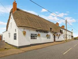 IMMACULATE 17th CENTURY THATCHED COUNTRY PUB, VIRTUALLY 100% WET TRADE, SELF CONTAINED LETTING STUDIO APARTMENT PLUS 2 ROOM ACCOMMODATION, GREAT VILLAGE