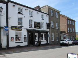 ST IVES, NEATH - RECENTLY REFURBISHED PUBLIC HOUSE WITH 4 EN SUITE LETTING BEDROOMS IN BUSY TOWN CENTRE LOCATION