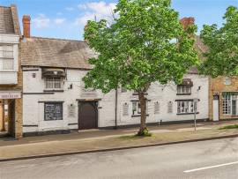 17th CENTURY PUB RESTAURANT, SOUGHT AFTER MARKET TOWN, IMPRESSIVE HEAVILY BEAMED CHARACTER TRADING AREAS, 60 COVER DINING, GREAT COURTYARD TERRACE, FREE OF TIE LEASE