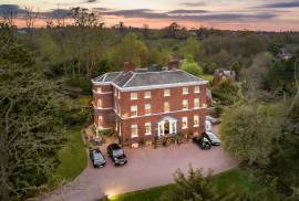 WORCESTERSHIRE - EDGE OF RIVERSIDE TOWN COUNTRY HOUSE HOTEL