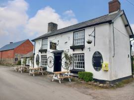 SHROPSHIRE HILLS – WELL APPOINTED COTTAGE STYLE PUBLIC HOUSE WITH 4 LETTING BEDROOMS