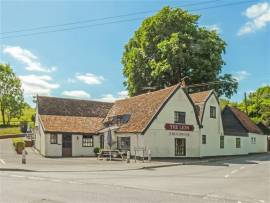 CRACKING PUB RESTAURANT WITH EXTENSIVE GARDEN TRADING SPACE, THRIVING SUFFOLK TOWN LOCATION, SAME HANDS 38 YEARS, HUGE POTENTIAL, CHARACTERFUL LOUNGE BAR, RESTAURANT 60+