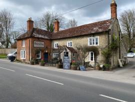 WILTSHIRE – CHARACTER FREE HOUSE IN A DESIRABLE VILLAGE