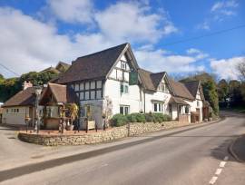 SHROPSHIRE - COUNTRY INN APPOINTED TO AN EXCELLENT CONDITION THROUGHOUT AND LOCATED IN AFFLUENT AREA