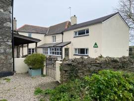 YHA BOSWINGER- 41 BED HOSTEL WITH PRIVATE ACCOMMODATION AT HEART OF SOUGHT AFTER VILLAGE IN CORNWALL AREA OF OUTSTANDING NATURAL BEAUTY