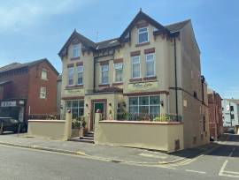 LANCASHIRE - 15 BED GUESTHOUSE IN SEASIDE RESORT