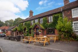 EAST SUSSEX - LARGE AND PROMINENT PUB CLOSE TO NEW HOUSING