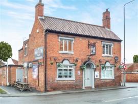 SUBSTANTIALLY IMPROVED FREEHOUSE & INN 6 LETTING BEDROOMS PROMINENTLY SITED IN RESIDENTIAL LOCATION EDGE OF THRIVING TOWN CENTRE