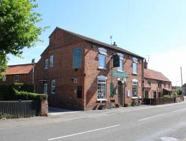 **UNDER OFFER** LINCOLNSHIRE - IMPRESSIVE VILLAGE FREEHOUSE WITH 4 ENSUITE LETTING ROOMS AND LARGE CAR PARK