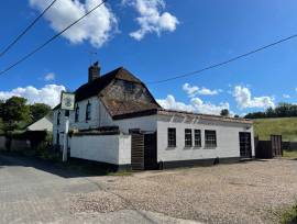 WILTSHIRE - CHARACTER VILLAGE FREEHOUSE IN 1 ACRE PLOT