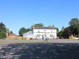 LINCOLNSHIRE - RECENTLY RENOVATED BUSY 'A' ROAD PUB & RESTAURANT