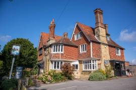 KENT - ICONIC CHARACTER PUB WITH VIEWS