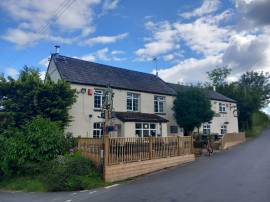 MONMOUTHSHIRE - DESTINATION COUNTRY PUB & RESTAURANT IN BRECON BEACONS NATIONAL PARK CLOSE TO CANAL