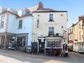 LEICESTERSHIRE - BUSY TOWN CENTRE WET-LED PUB 9.2% INVESTMENT YIELD