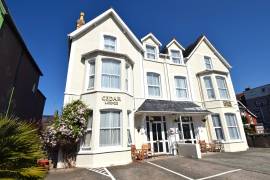 CONWY - BEAUTIFULLY PRESENTED 7 BEDROOM GUEST HOUSE IN THE HEART OF LLANDUDNO