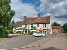 WARWICKSHIRE - CHARACTER FREEHOUSE