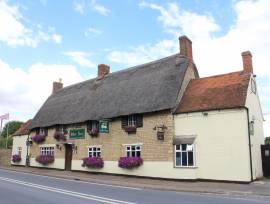 NORTHAMPTONSHIRE - GRADE II LISTED 16TH CENTURY CHARACTER FREEHOUSE 