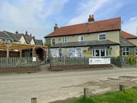 HAMPSHIRE - WATERFRONT PUBLIC HOUSE WITH HIGH TURNOVER AND PROFIT