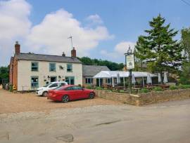 WARWICKSHIRE/OXFORDSHIRE BORDER – HIGH TRADING VILLAGE FREE HOUSE