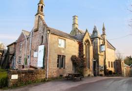 HEREFORDSHIRE BEAUTY SPOT - HISTORIC TUDOR - GOTHIC HOTEL