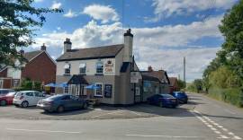 WORCESTERSHIRE - SOUGHT AFTER VILLAGE CENTRE INN