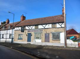 WARWICKSHIRE - HISTORIC PUBLIC HOUSE ON MAIN THOROUGHFARE INTO TOWN CENTRE