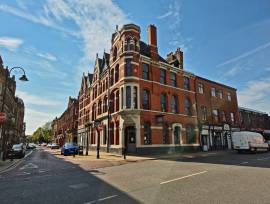 GREATER MANCHESTER - BEAUTIFULLY RESTORED BAR & RESTAURANT IN PROMINENT TOWN CENTRE LOCATION