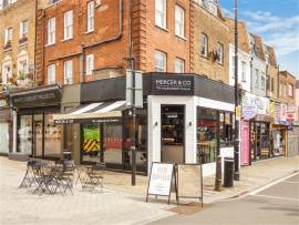 QUALITY DAYTIME DELI & COFFEE BAR PRIME MARKET STREET LOCATION. SMART PRESENTATION OFFERING SIT IN AND TAKE AWAY SERVICE, GROUND, BASEMENT & PAVEMENT TRADING AREAS