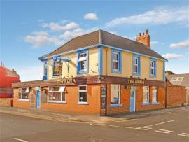 THRIVING COMMUNITY PUB IN BUSY COASTAL TOWN, MAIN BAR, DINING ROOM, CONSERVATORY, GOOD OUTSIDE TRADING TERRACE, SOLID YEAR ROUND TRADE, GREAT SCOPE FOR FOOD & ACCOMMODATION.
