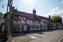 WEST SUSSEX - CHARMING PUB WITH LETTING ROOMS