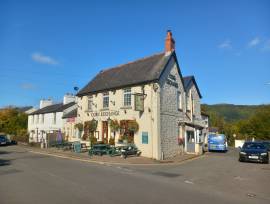 MONMOUTHSHIRE - TRADITIONAL COTTAGE STYLE PUBLIC HOUSE IN BUSY CANALSIDE VILLAGE 