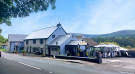 POWYS - EDGE OF BRECON BEACONS NATIONAL PARK MAIN ROAD PUB & HOTEL