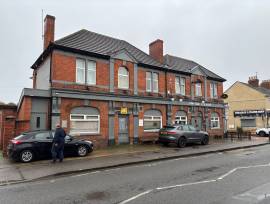 WILTSHIRE – PROMINENT DETACHED PUBLIC HOUSE CLOSE TO MAJOR TOWN CENTRE