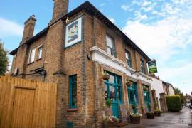 SURREY/LONDON - STRONG TURNOVER PUB IN AFFLUENT SUBURB