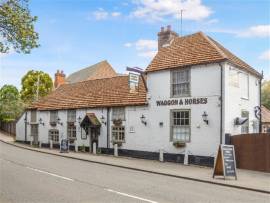 CLASSIC VILLAGE PUB WITH FOOD, HEAVILY BEAMED, FEATURE FIREPLACES, LOUNGE BAR, SNUG LOUNGE, DINING 50+, EXTENSIVE LAWNED GARDENS WITH BARBECUE, NEAR HENLEY ON THAMES