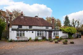 KENT - TRADITIONAL FREEHOUSE SET IN 3 ACRES